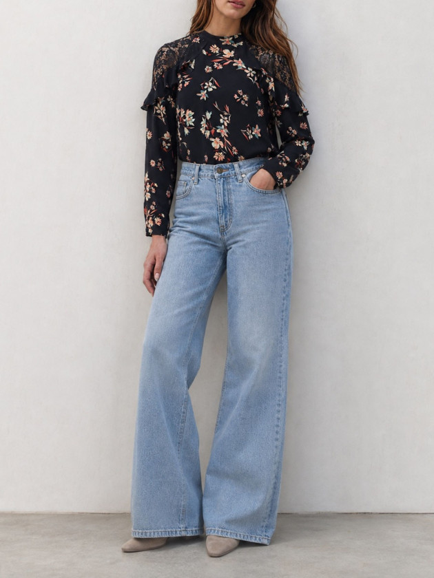 BLUSA FLORAL CON ENCAJE