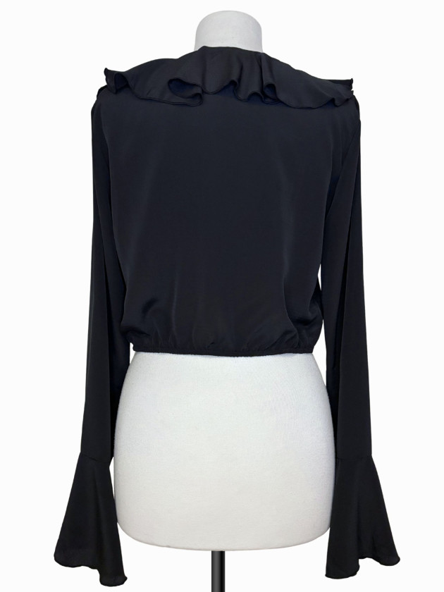 BLUSA NEGRA CON LAZOS