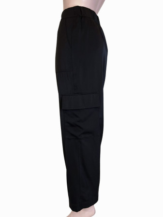 PANTALON CARGO SATINADO NEGRO