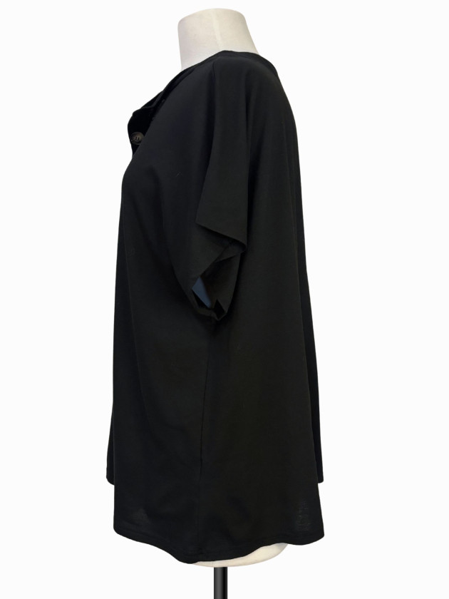BLUSA NEGRA CON BOTONES CAFE