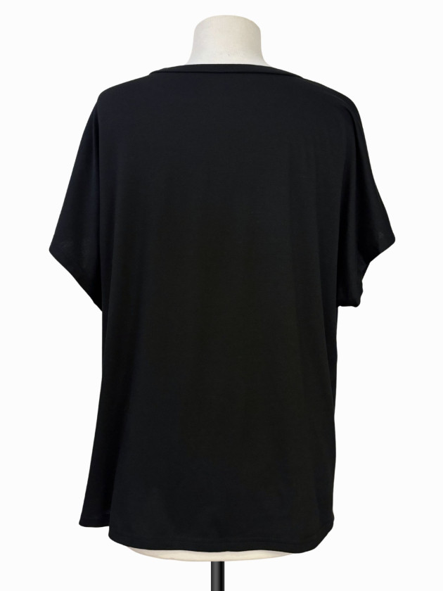 BLUSA NEGRA CON BOTONES CAFE