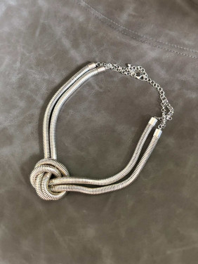 COLLAR KNOT MESH PLATEADO
