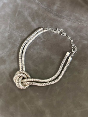 COLLAR KNOT MESH PLATEADO