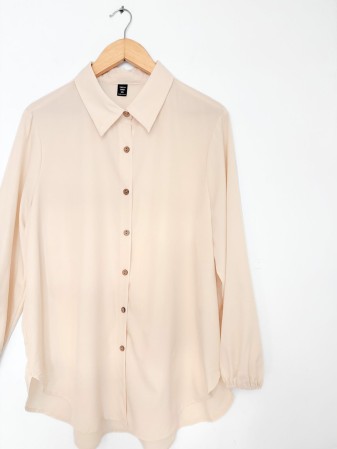 BLUSA CREMA OVERSIZED