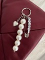 LLAVERO CHARM CORAZON Y PERLAS