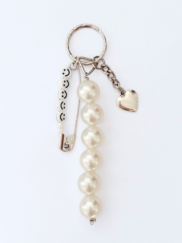 LLAVERO CHARM CORAZON Y PERLAS