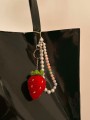 LLAVERO CHARM FRESA