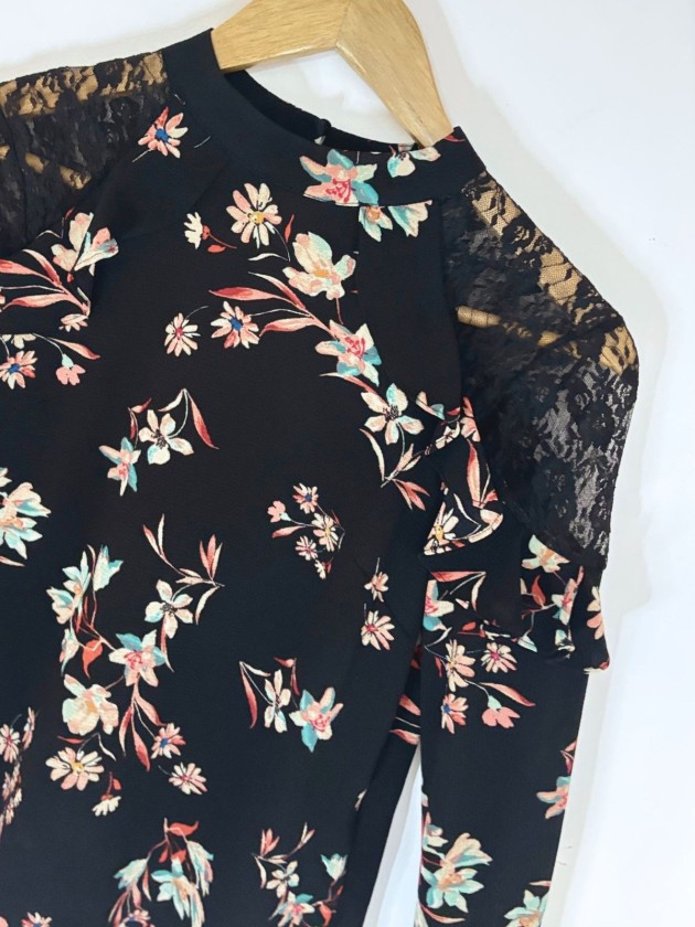 BLUSA FLORAL CON LACE