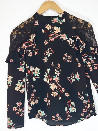 BLUSA FLORAL CON LACE