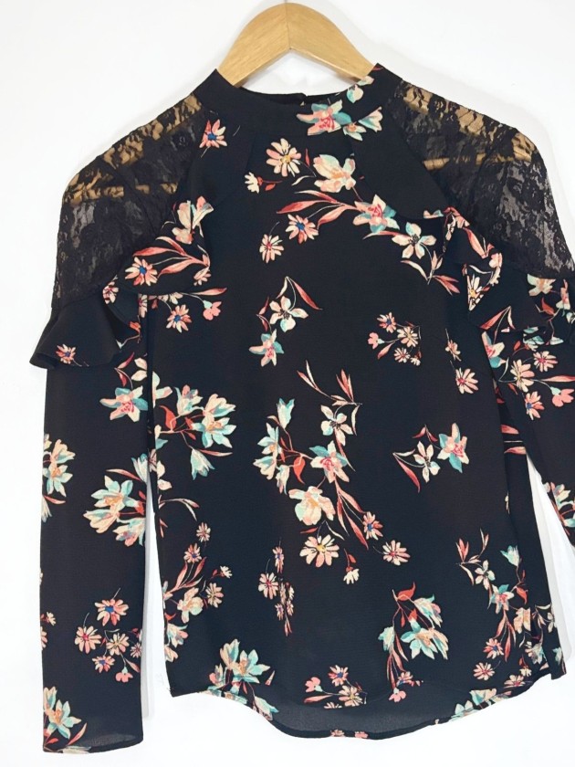 BLUSA FLORAL CON LACE