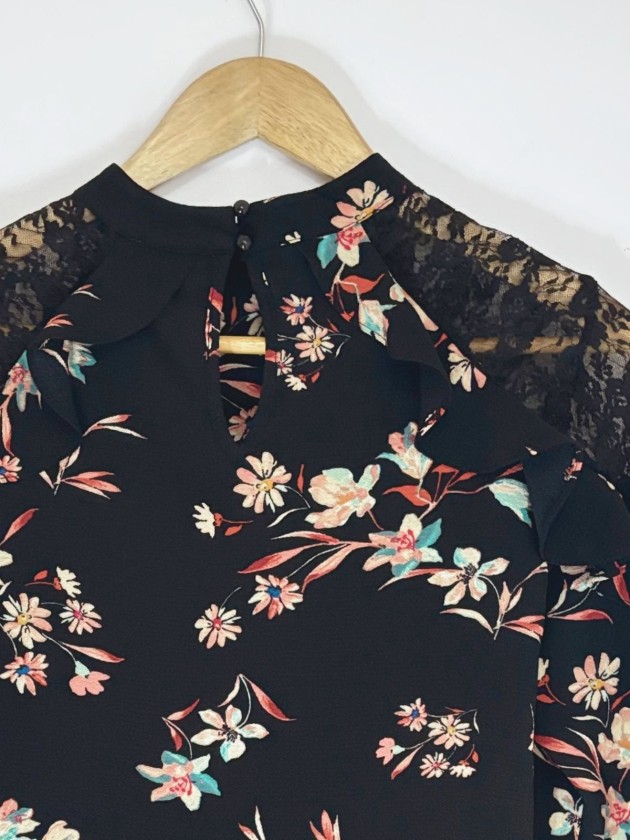 BLUSA FLORAL CON LACE