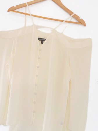 BLUSA CREME CON BOTONES