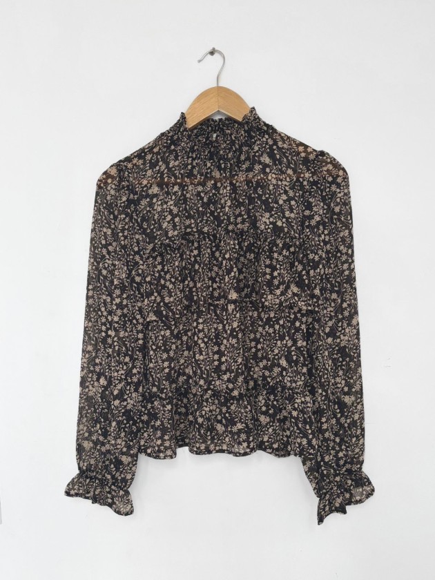 BLUSA FLORAL CON RUFFLES