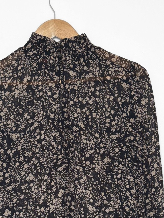 BLUSA FLORAL CON RUFFLES
