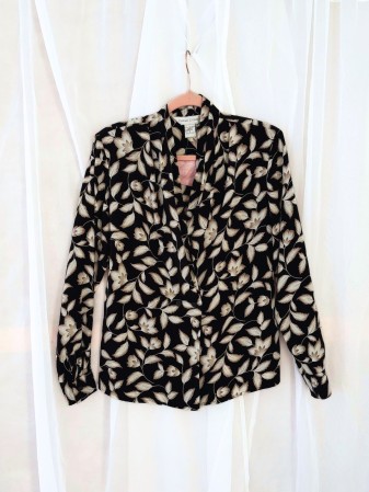 BLUSA FLORAL CUELLO V