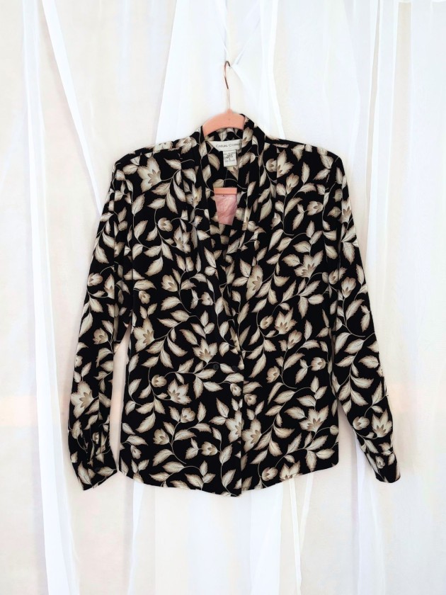 BLUSA FLORAL CUELLO V