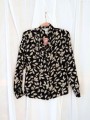 BLUSA FLORAL CUELLO V