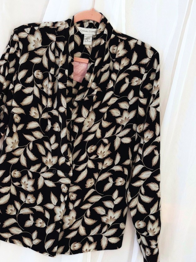 BLUSA FLORAL CUELLO V