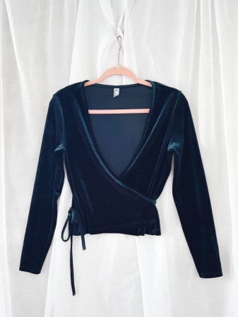 BLUSA VELVET TRASLAPADA