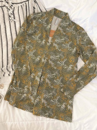 BLUSA CUELLO V VERDE ESTAMPADA