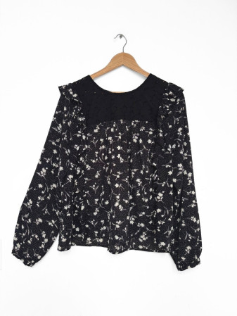 BLUSA FLORAL BLANCO Y NEGRO CON LACE