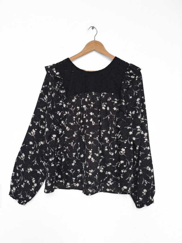 BLUSA FLORAL BLANCO Y NEGRO CON LACE