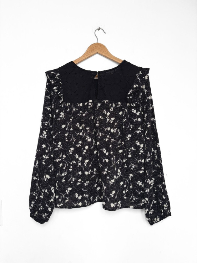 BLUSA FLORAL BLANCO Y NEGRO CON LACE