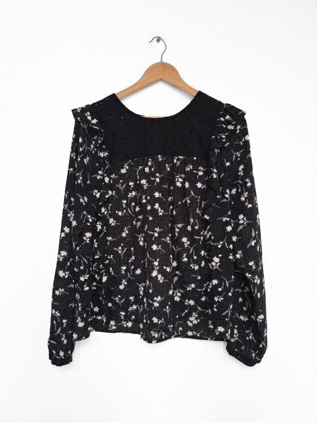 BLUSA FLORAL BLANCO Y NEGRO CON LACE