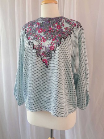 BLUSA PATTERN CUELLO ALTO