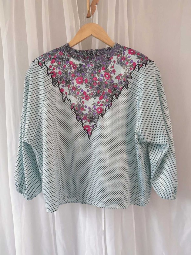 BLUSA PATTERN CUELLO ALTO