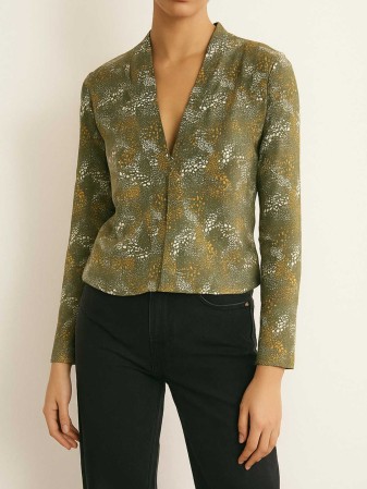 BLUSA CUELLO V VERDE ESTAMPADA