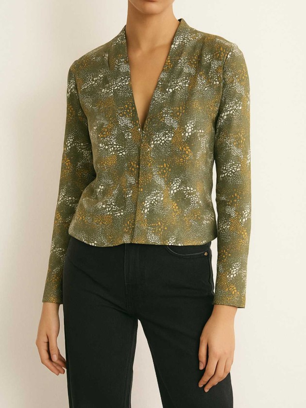 BLUSA CUELLO V VERDE ESTAMPADA